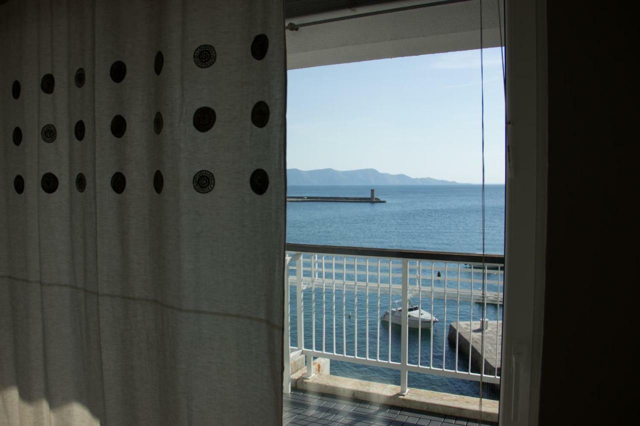 Studio Apartman Dida Bozo 塞尼 外观 照片