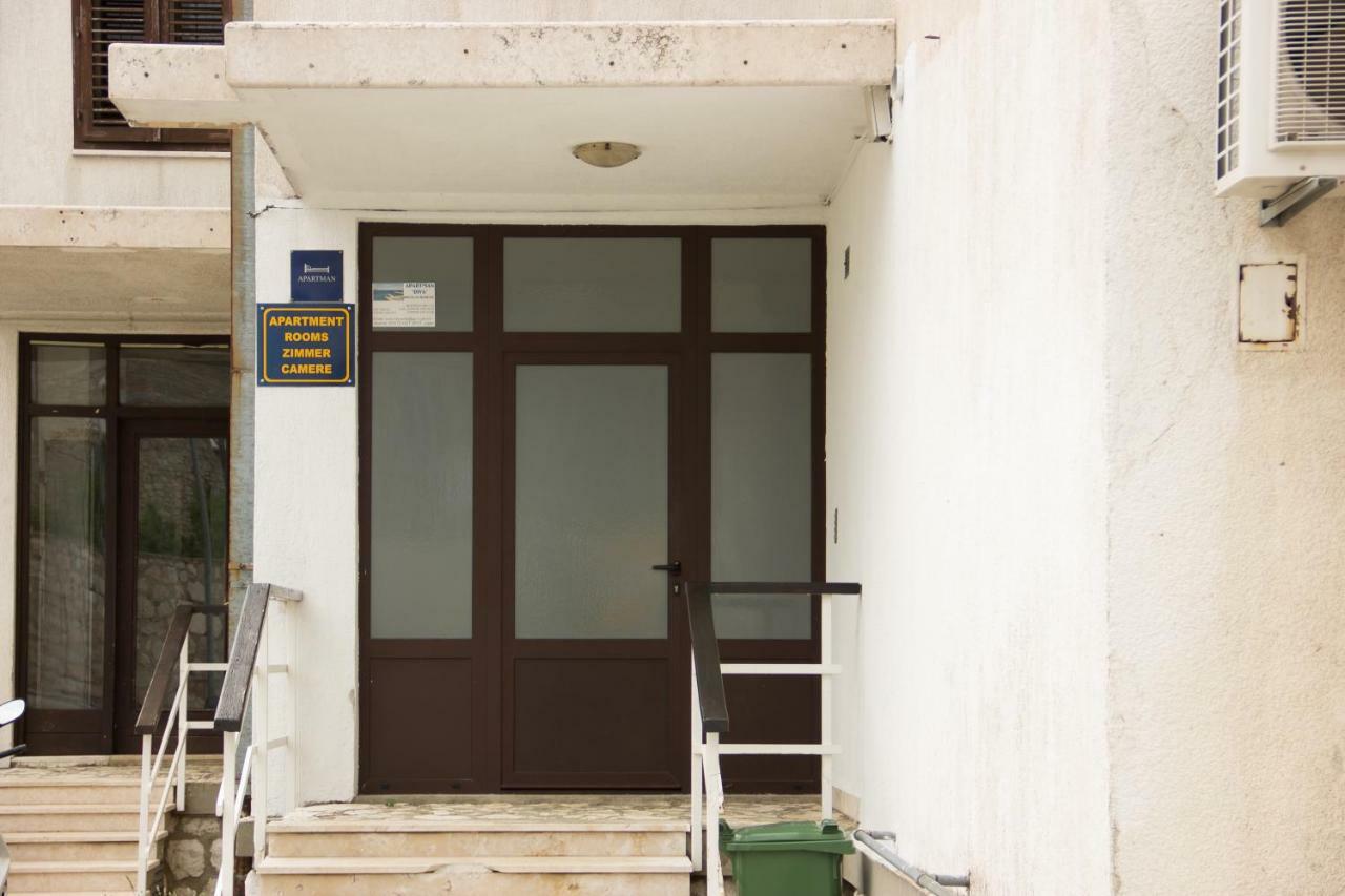 Studio Apartman Dida Bozo 塞尼 外观 照片