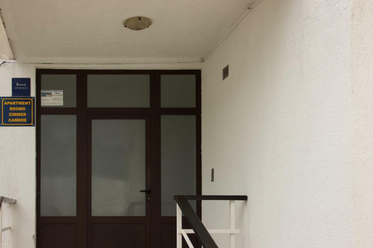 Studio Apartman Dida Bozo 塞尼 外观 照片