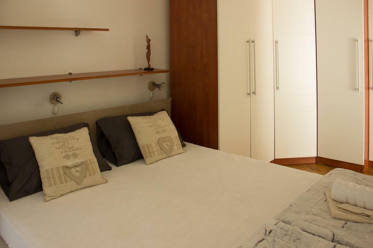 Studio Apartman Dida Bozo 塞尼 外观 照片