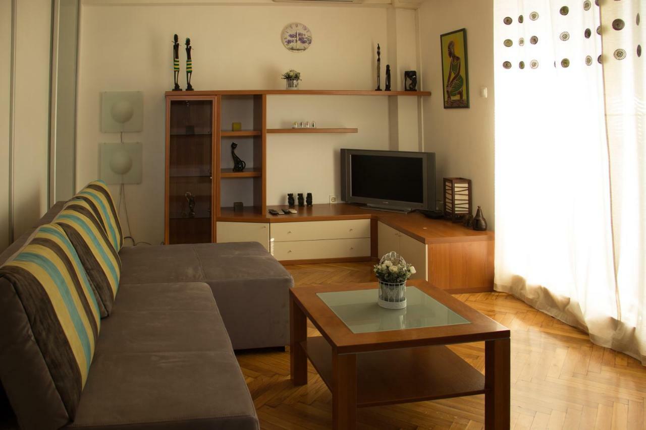 Studio Apartman Dida Bozo 塞尼 外观 照片